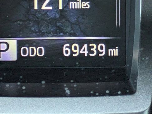 Used 2021 Toyota Tacoma Limited image 30