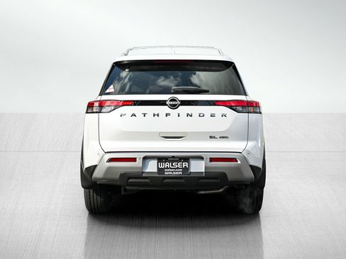 New 2025 Nissan Pathfinder SL image 5