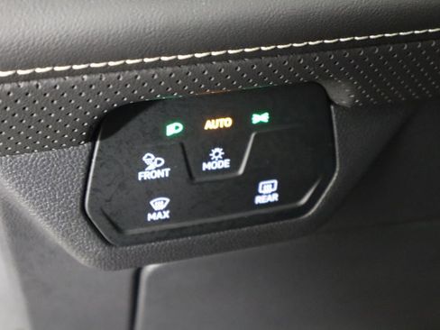Used 2026 Volkswagen Atlas SE FWD image 23