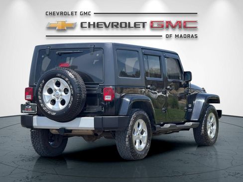 Used 2013 Jeep Wrangler Unlimited Sahara w/ Connectivity Group AWD/4WD image 3