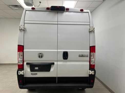 Used 2025 RAM ProMaster 2500 w/ Convenience Group FWD image 15