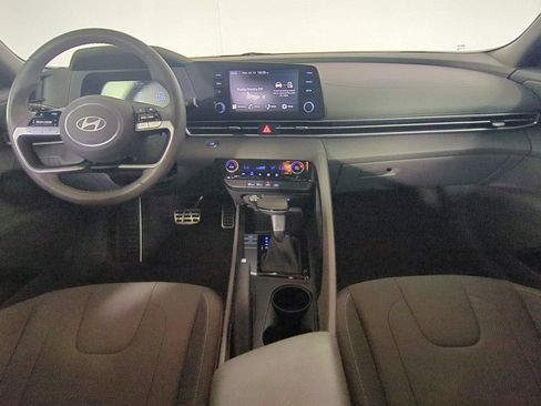 Used 2025 Hyundai Elantra Sport FWD image 16