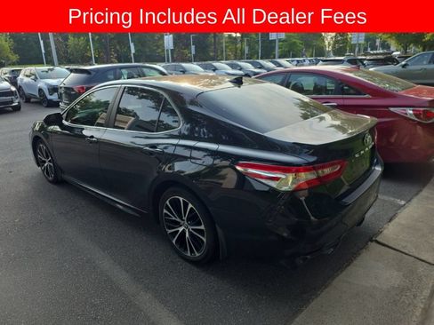 Used 2020 Toyota Camry SE w/ Convenience Package FWD image 12
