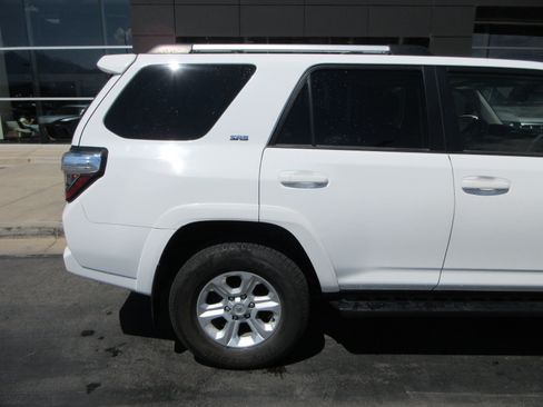 Used 2022 Toyota 4Runner SR5 Premium w/ Moonroof Package AWD/4WD image 9
