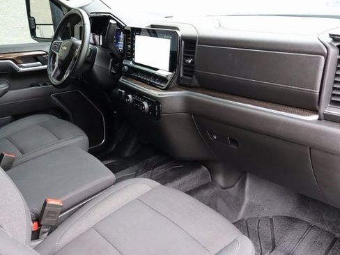 Used 2025 Chevrolet Silverado 3500 LT image 32