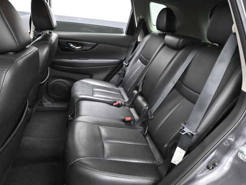 Used 2018 Nissan Rogue SL image 12