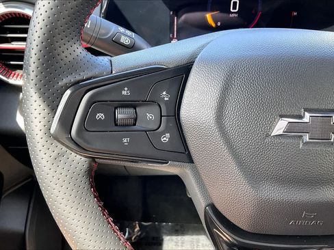 Used 2024 Chevrolet Trax RS w/ Sunroof Package FWD image 18