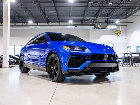 Used 2022 Lamborghini Urus image 3