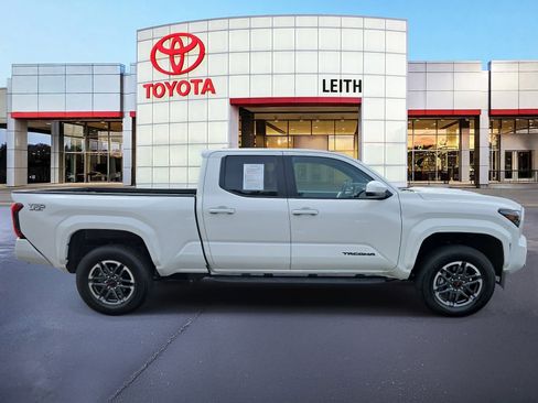 Used 2025 Toyota Tacoma TRD Sport image 4