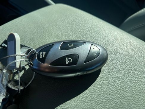 Used 2025 Hyundai Elantra Limited image 22