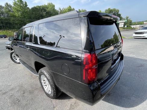 Used 2019 Chevrolet Suburban LT image 3