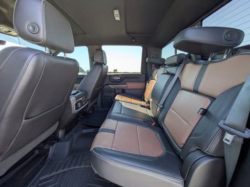 Used 2021 Chevrolet Silverado 2500 High Country w/ Z71 Off-Road Package image 12