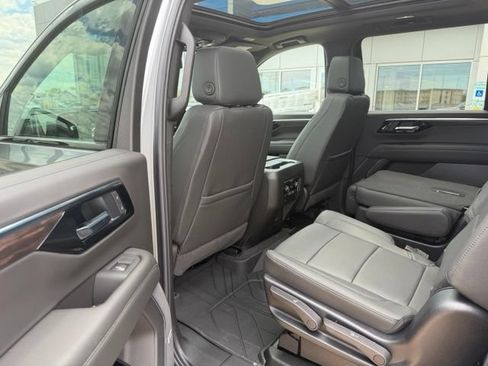 New 2026 Chevrolet Suburban Z71 w/ Comfort Package AWD/4WD image 7