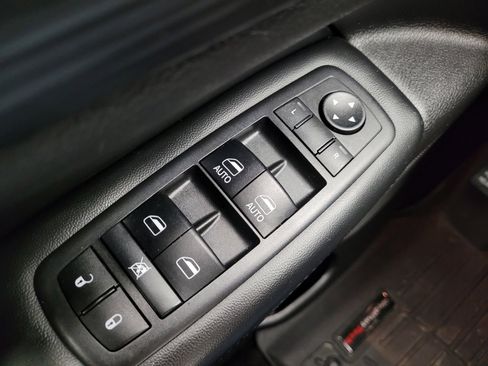 Used 2019 Jeep Grand Cherokee Altitude image 27