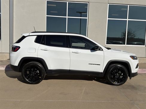 New 2026 Jeep Compass Latitude image 4