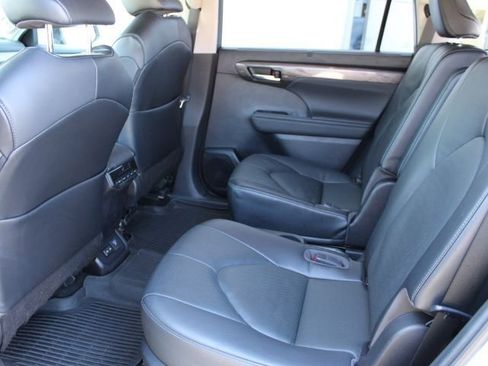 Used 2023 Toyota Highlander Limited AWD/4WD image 20