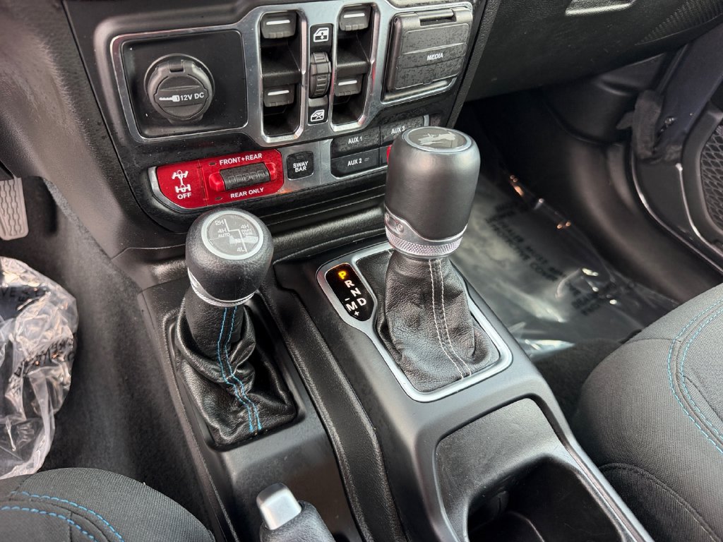 Used 2022 Jeep Wrangler Unlimited Rubicon 4xe w/ Cold Weather Group AWD/4WD image 25