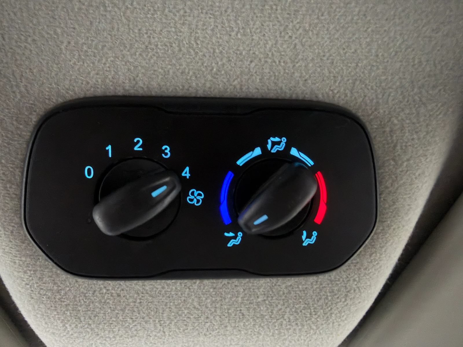 Used 2019 Ford Transit 150 XL RWD image 39