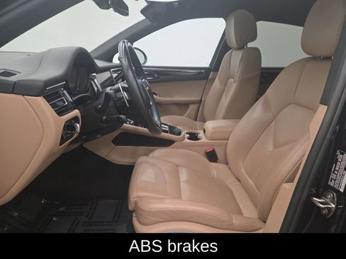 Used 2023 Porsche Macan image 10