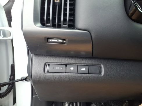 New 2026 Nissan Pathfinder SV image 18