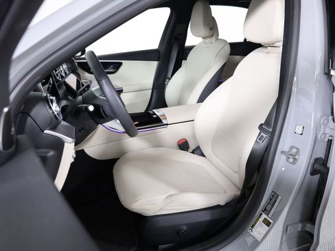 Used 2025 Mercedes-Benz C 300 4MATIC Sedan image 28