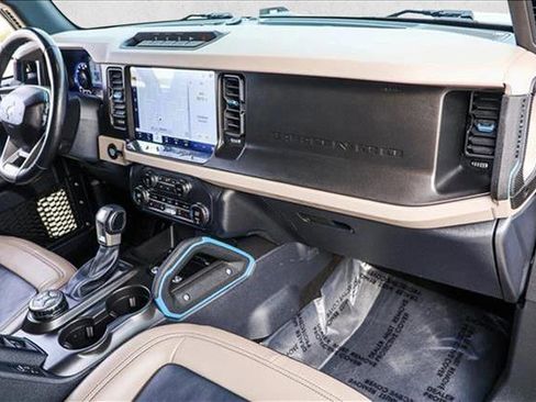 Used 2023 Ford Bronco Wildtrak image 27