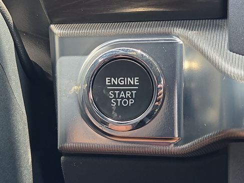 Used 2025 Ford F150 Lariat AWD/4WD image 21
