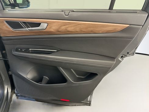 Used 2025 Volkswagen Atlas SE AWD/4WD image 33