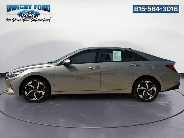 Used 2023 Hyundai Elantra SEL w/ Convenience Package FWD image 2