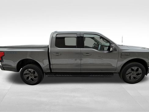 Used 2022 Ford F150 Lightning Lariat image 4