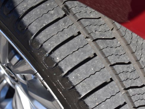 Used 2020 Toyota Avalon Limited image 11