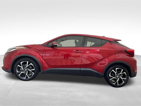 Used 2021 Toyota C-HR XLE FWD image 2