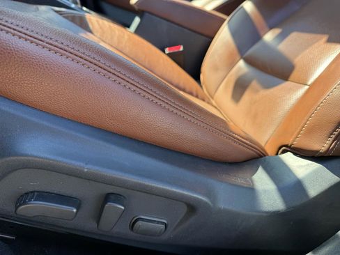 Used 2017 Subaru Outback 3.6R Touring w/ Popular Package #5A image 7