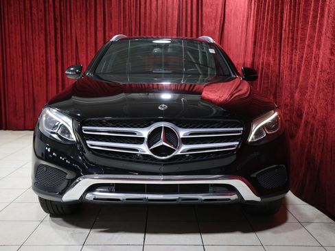 Used 2019 Mercedes-Benz GLC 300 4MATIC w/ Premium Package image 9