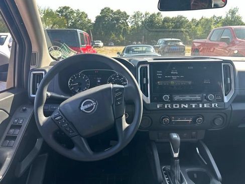 Used 2025 Nissan Frontier SV RWD image 19