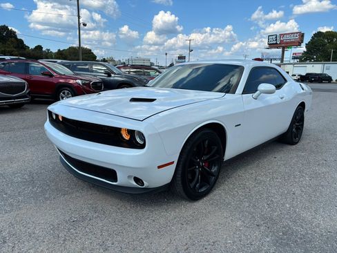 Used 2017 Dodge Challenger R/T Plus RWD image 9