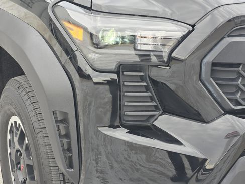 Used 2024 Toyota Tacoma TRD Off-Road image 10