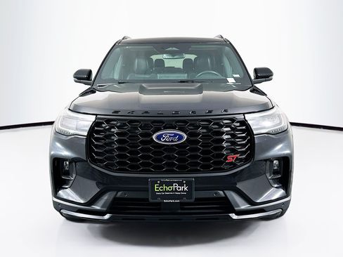 Used 2025 Ford Explorer ST AWD/4WD image 2