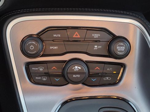 Used 2022 Dodge Challenger SXT RWD image 21