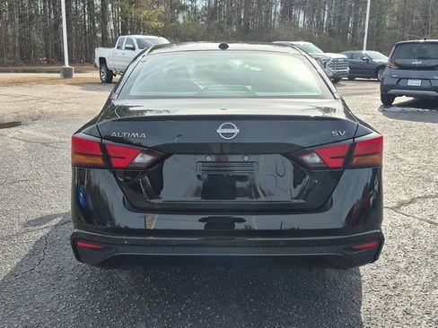 Used 2024 Nissan Altima 2.5 SV image 3