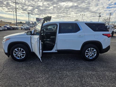 Used 2021 Chevrolet Traverse LS image 9