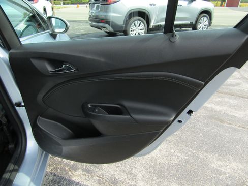 Used 2017 Chevrolet Cruze Premier image 14