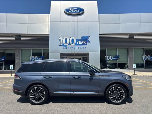 Used 2021 Lincoln Aviator Reserve w/ Equipment Group 201A AWD/4WD image 2