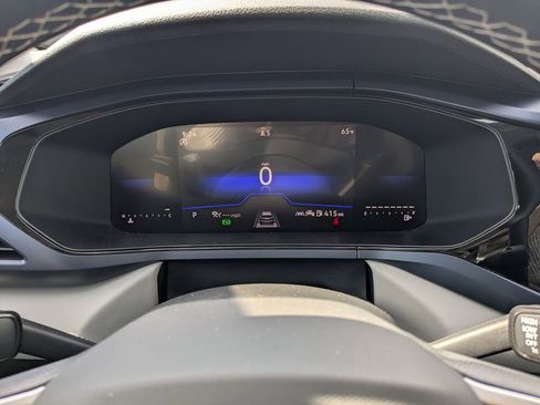 Used 2024 Volkswagen Taos SE image 24