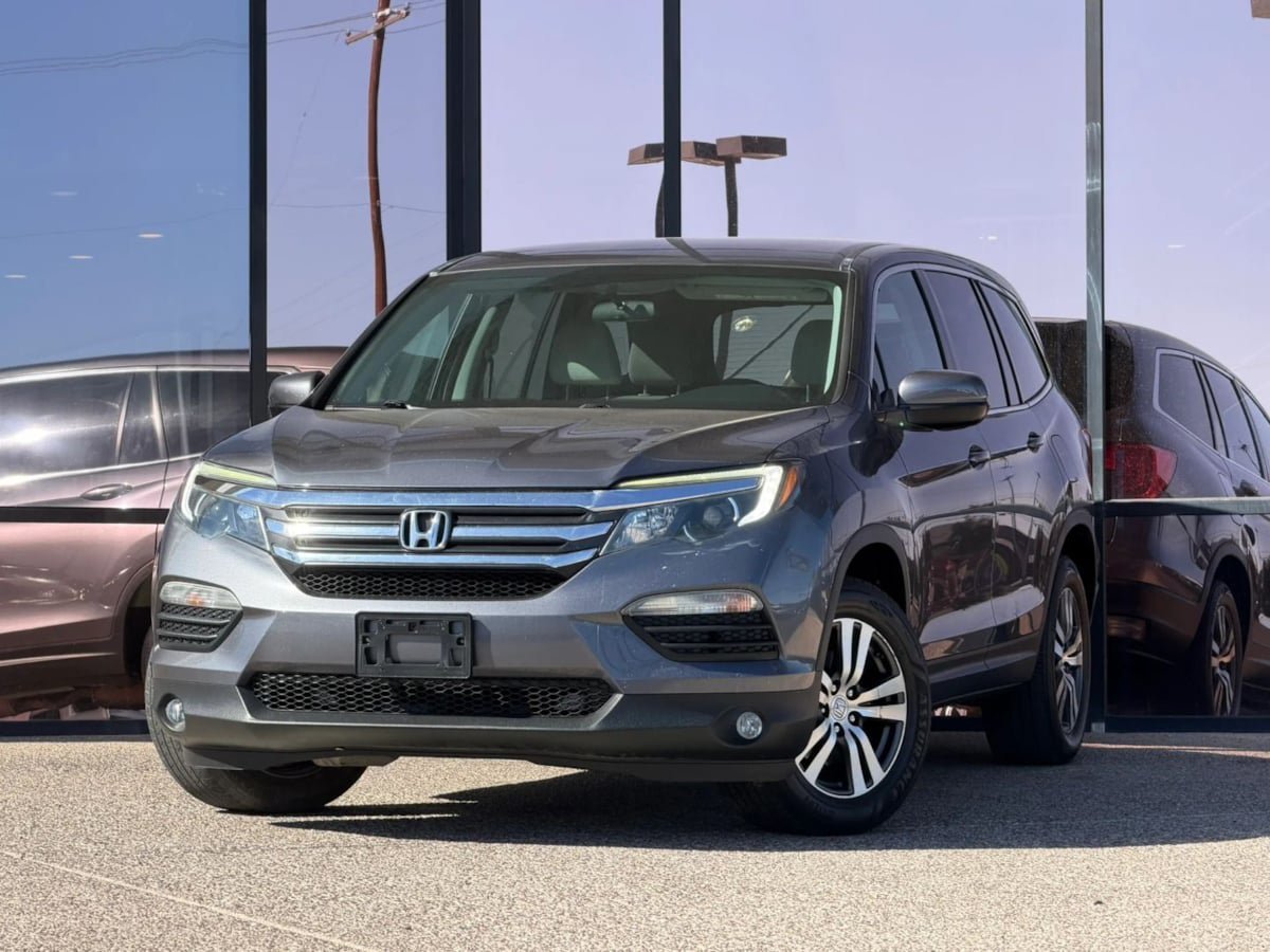 Used 2017 Honda Pilot EX image 2