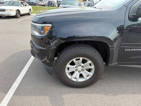 Used 2019 Chevrolet Colorado LT RWD image 2