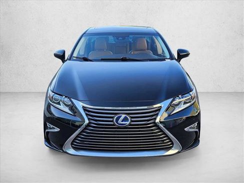 Used 2017 Lexus ES 300h image 2