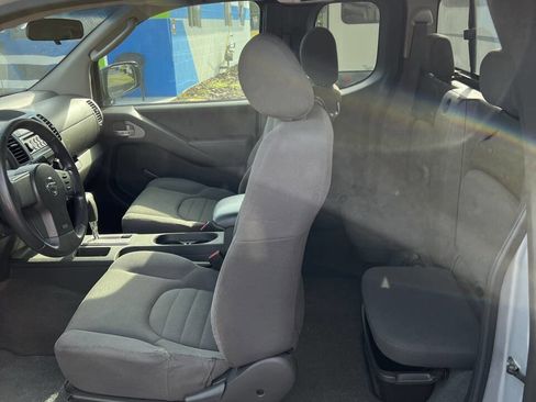 Used 2006 Nissan Frontier XE w/ (G01) XE Preferred Pkg image 9