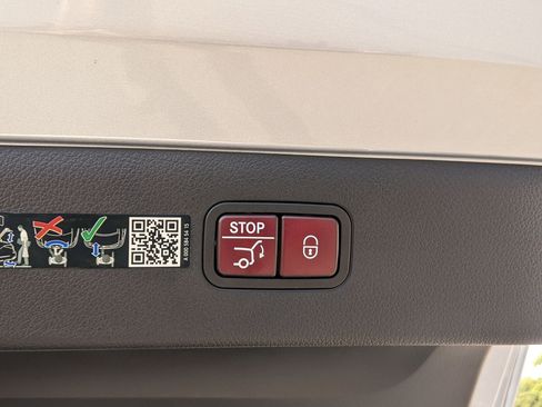 Certified 2023 Mercedes-Benz EQS 580 4MATIC Sedan image 34