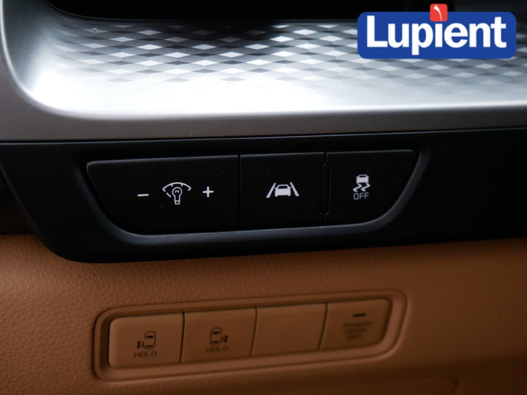 Used 2024 Kia Carnival LX FWD image 18